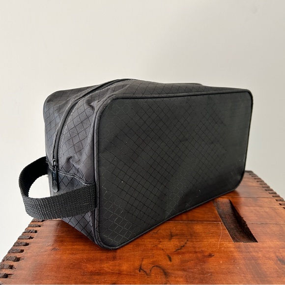 Thirty-One Toiletries Bag - Picture 3 of 4